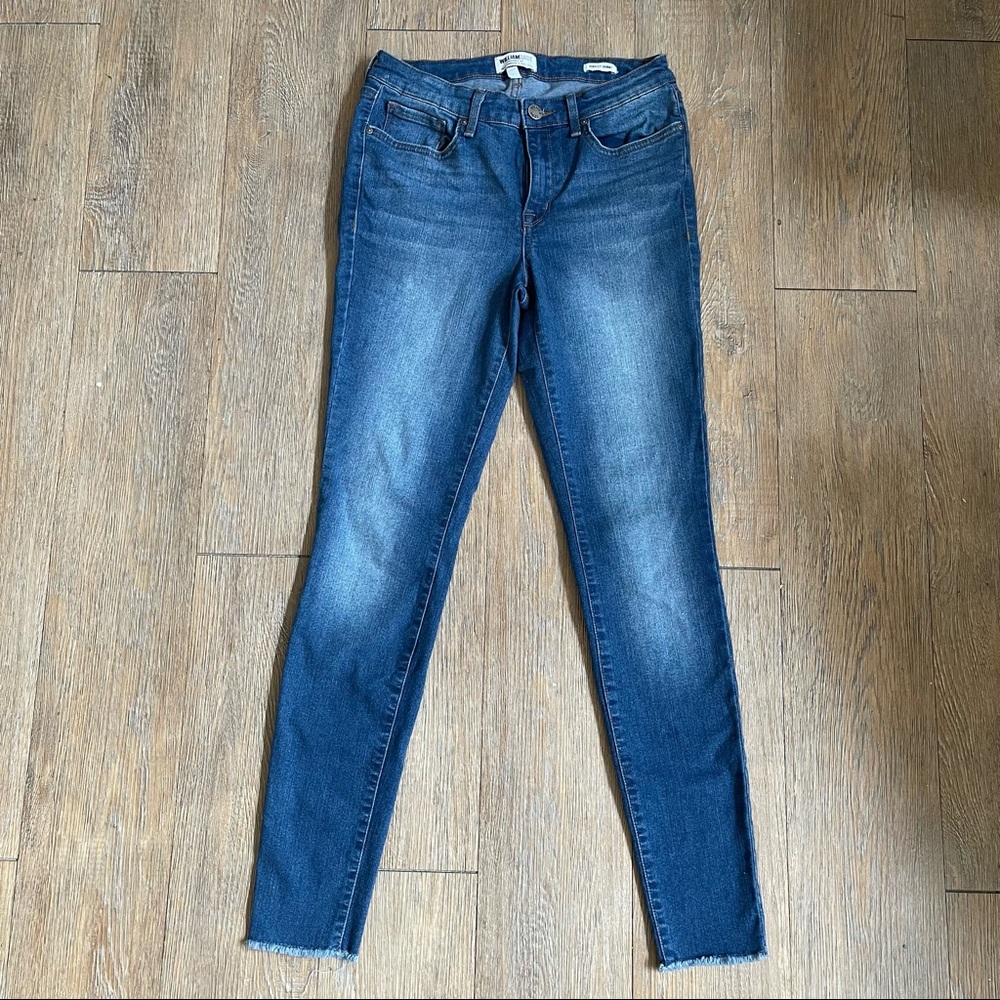 William Rast - Women’s - Stone Wash Skinny Jeans with Frayed Hems - Size 27